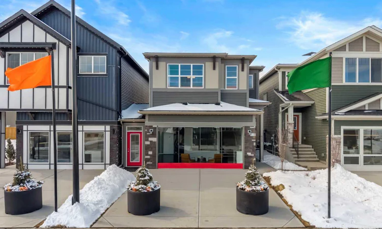207 Huxland Path NE