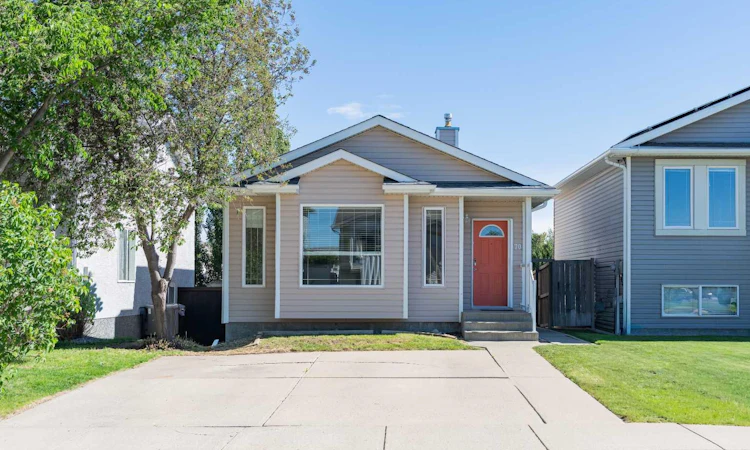 70 Peigan Court W