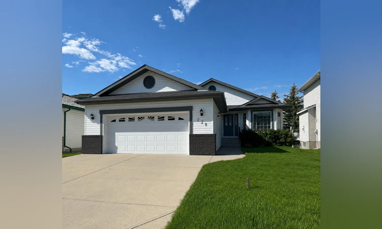 228 Woodside Crescent NW