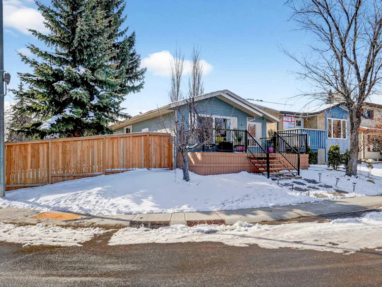 4 Mckinley Road SE, Calgary, AB, T2Z 1T6 - 2