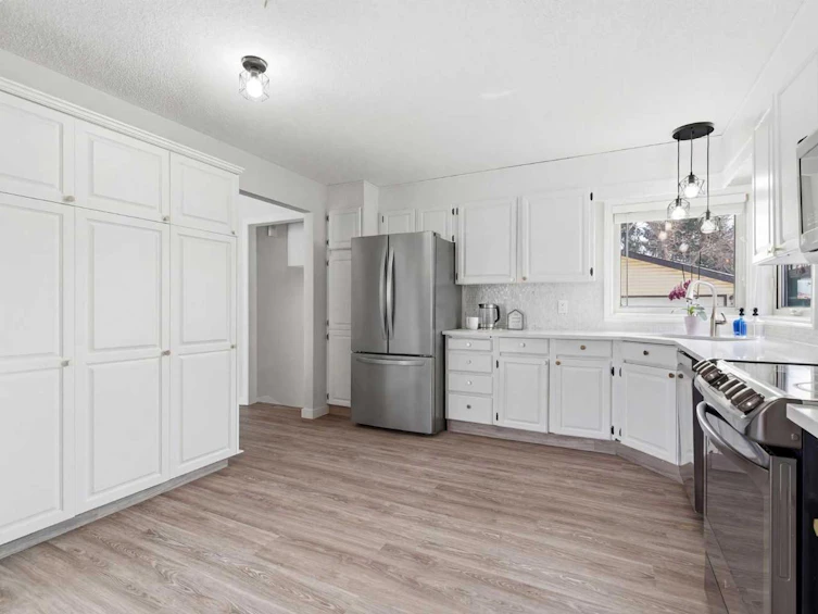 7 Woodmont Rise SW, Calgary, AB, T2W 4L4 - 13