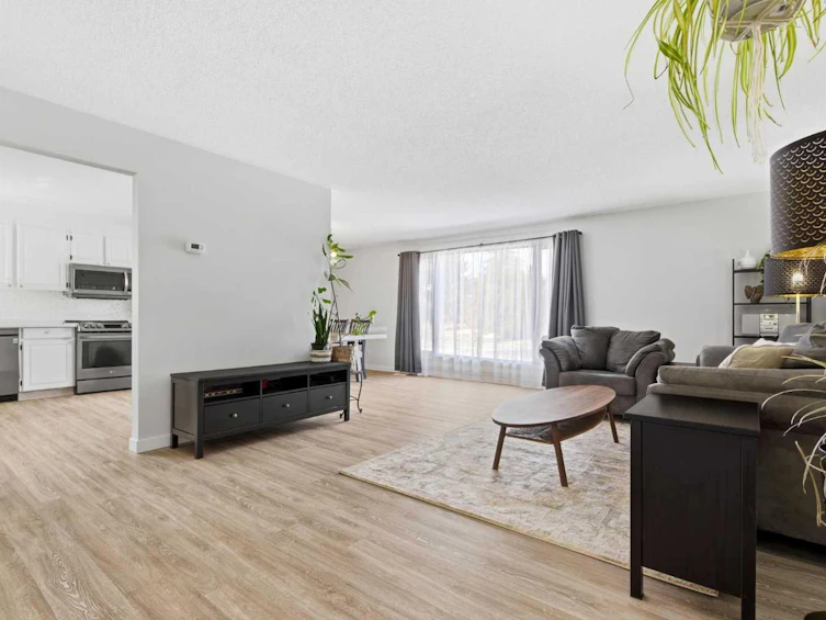 7 Woodmont Rise SW, Calgary, AB, T2W 4L4 - 3