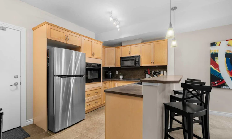 117-60 Royal Oak Plaza NW