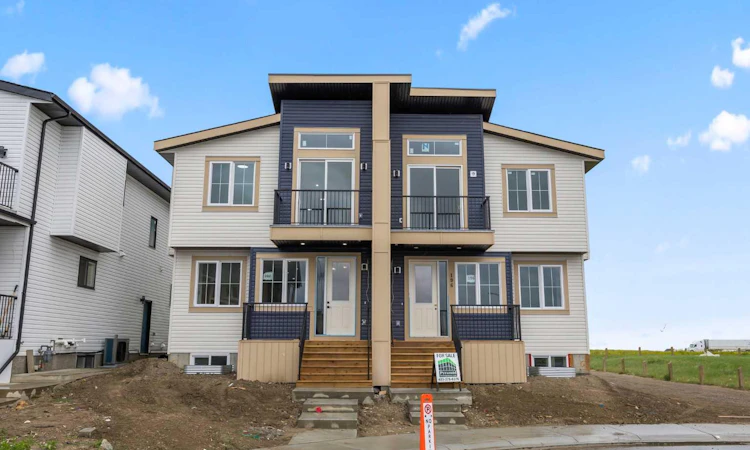 196 Saddlelake Manor NE