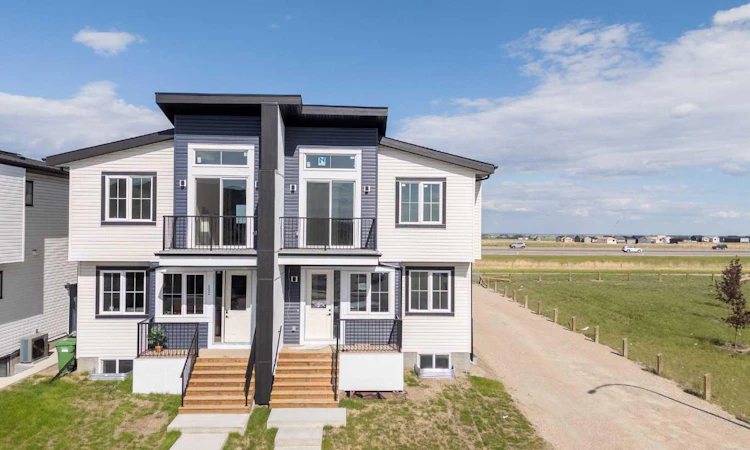 196 Saddlelake Manor NE