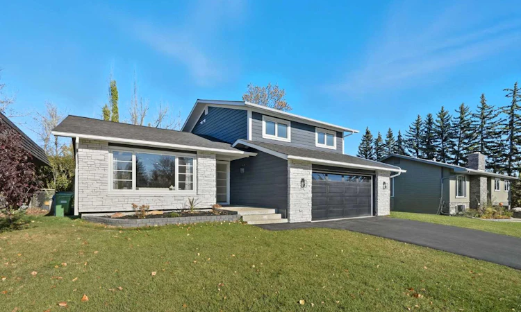 1016 Mapleglade Drive SE