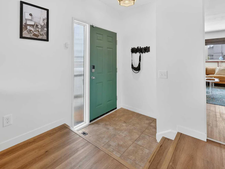 584 Woodhill Place SW, Calgary, AB, T2W 3L5 - 2