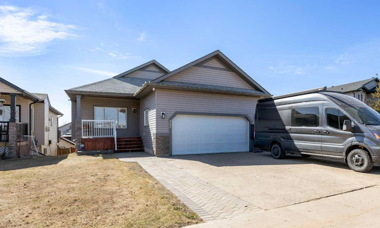 362 Pacific Crescent
