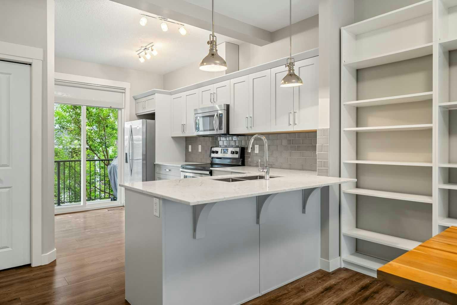 203-355 Nolancrest Heights NW, Calgary, AB, T3R 0Z9