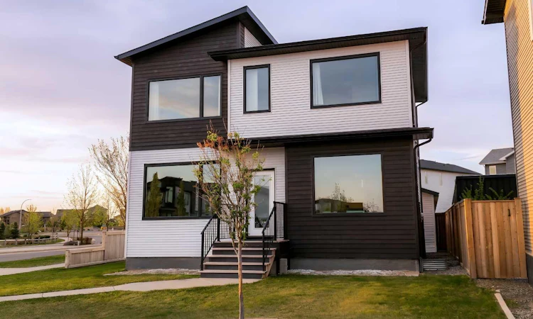 201 Grassland Boulevard W