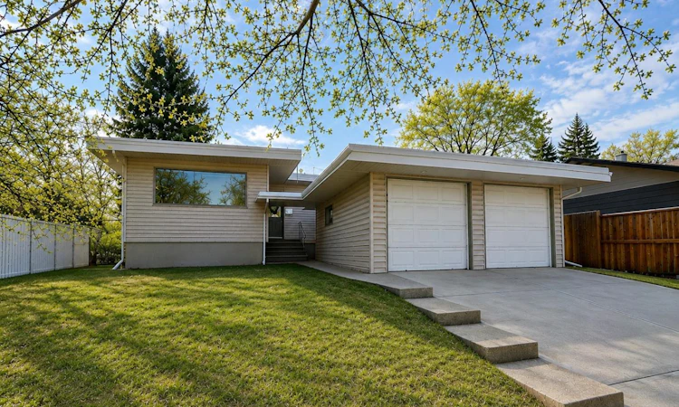 19 Meadowview Road SW
