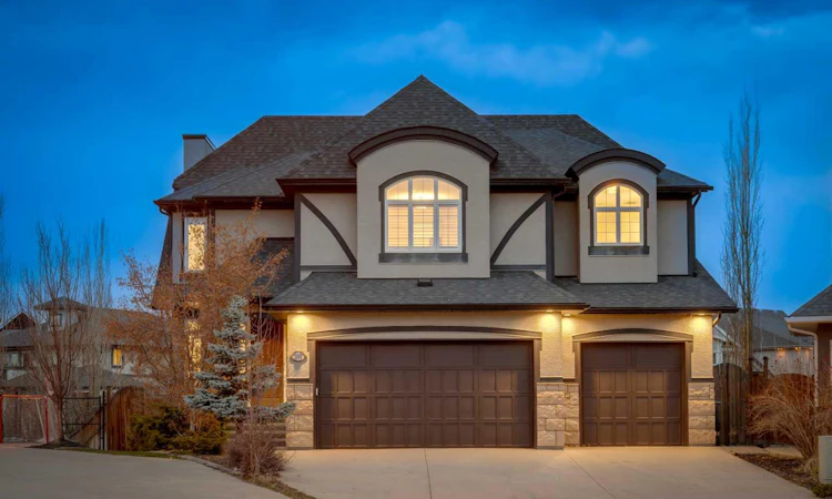 151 Mahogany Bay SE