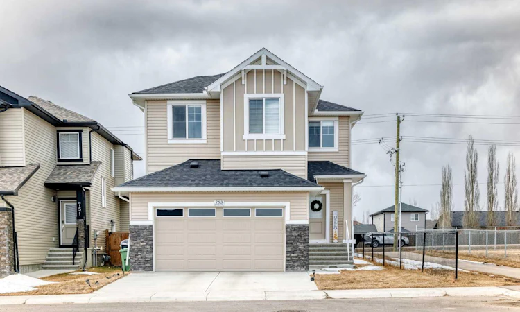 753 Edgefield Crescent