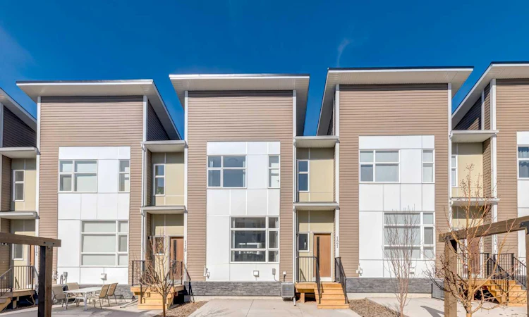121 Walden Lane SE