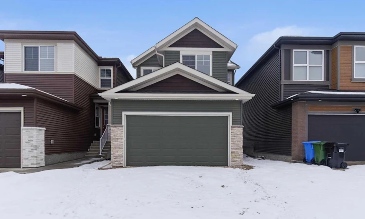 358 Corner Glen Way NE