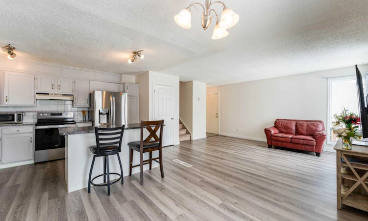 147 Templewood Drive NE