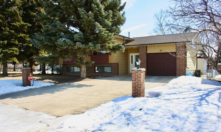 #25 4th Avenue E