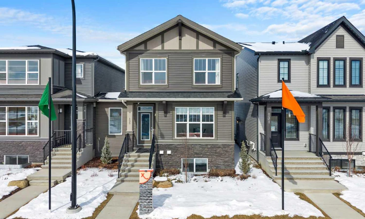 135 Huxland Road NE