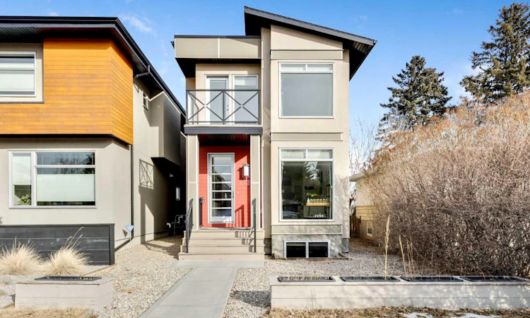 2728 Cochrane Road NW