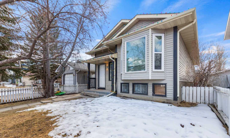 15 Erin Green Way SE