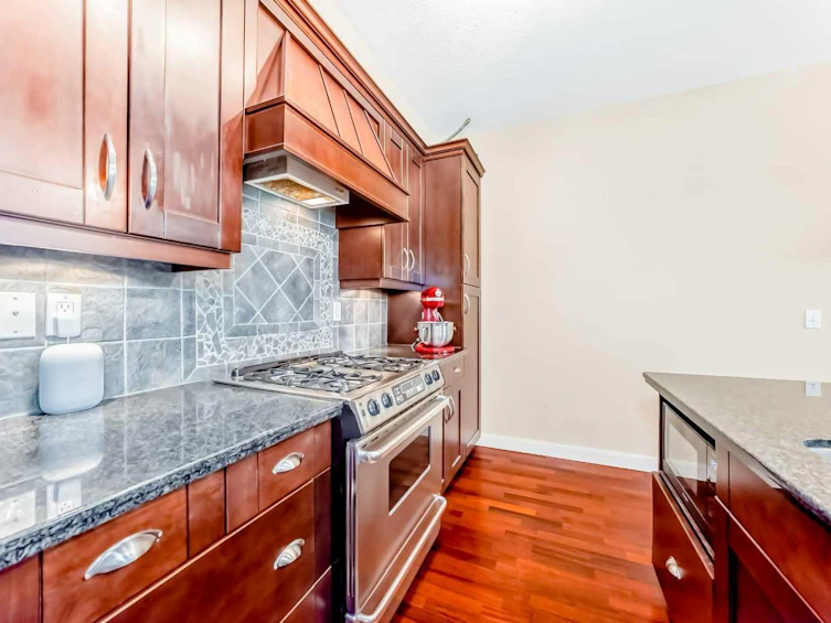 201-1828 14 Street SW, Calgary, AB, T2T 3S9 - 2