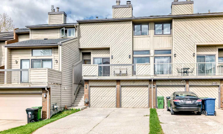 44 Edgemont Estates Road NW