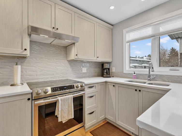 563 Regal Park NE, Calgary, AB, T2E 0S6 - 9