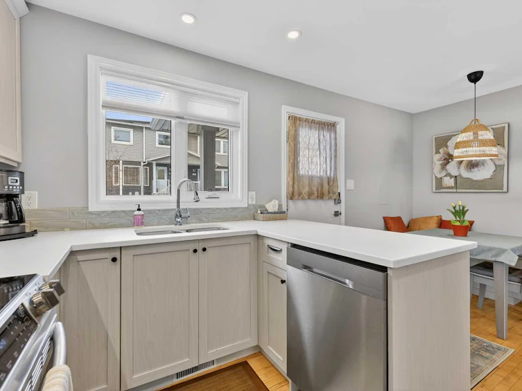 563 Regal Park NE, Calgary, AB, T2E 0S6 - 12