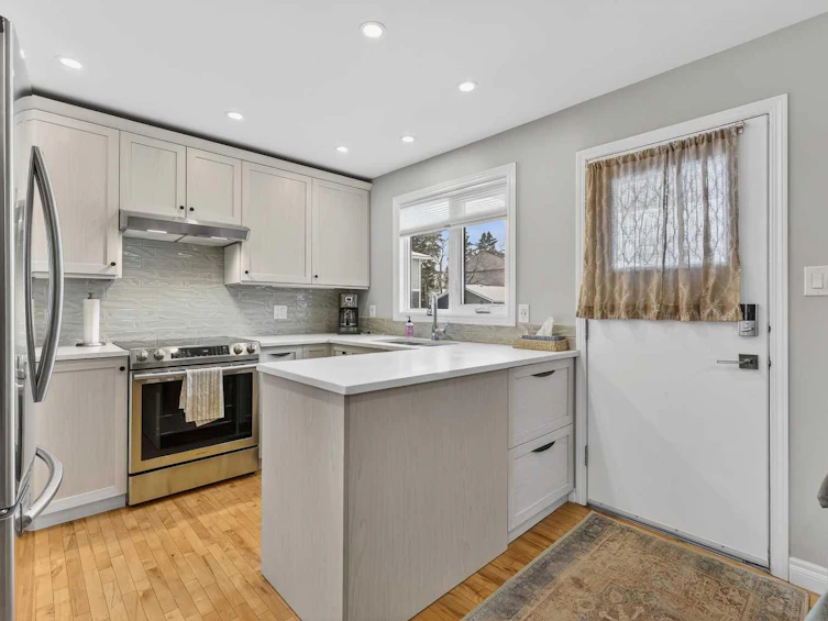 563 Regal Park NE, Calgary, AB, T2E 0S6 - 8