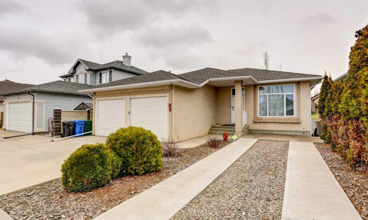 50 Sarcee Place W