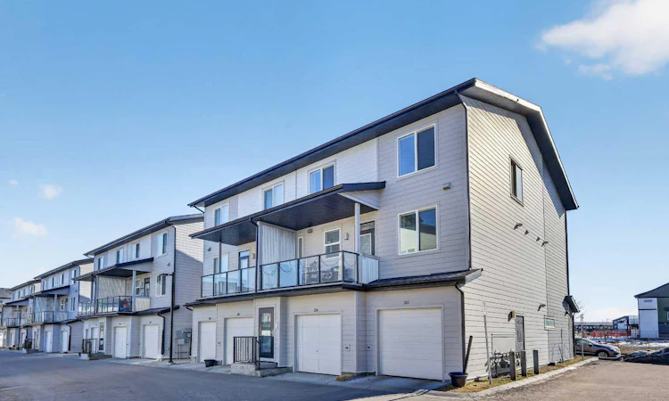 203-445 Redstone Walk NE