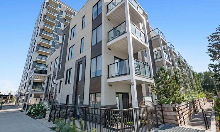 401-455 1 Avenue NE