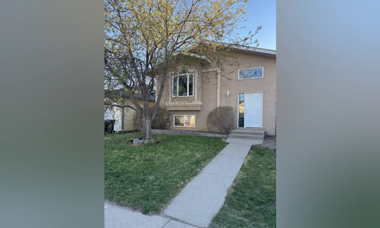 34 Blackfoot Road W