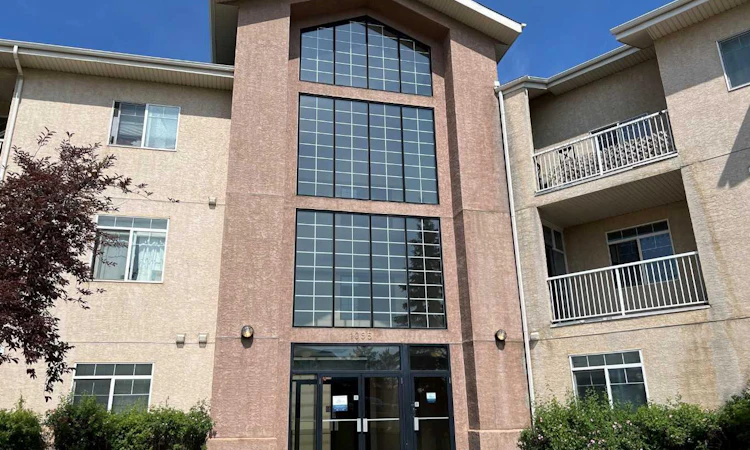 105-1095 Timberline Drive E