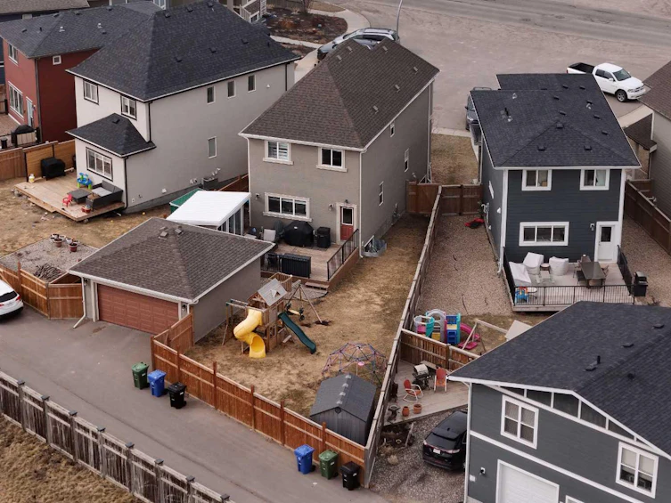 323 Marquis Court SE, Calgary, AB, T3M 1Y1 - 40