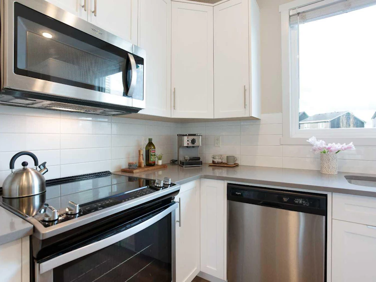 380 Belmont Avenue SW, Calgary, AB, T2X 4H8 - 10