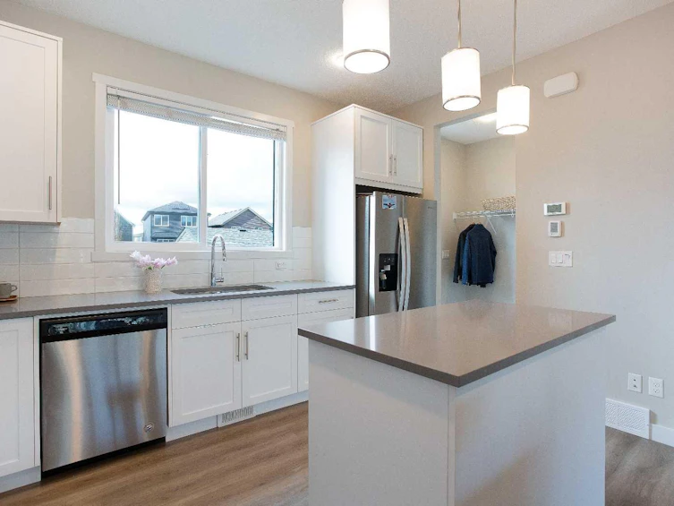 380 Belmont Avenue SW, Calgary, AB, T2X 4H8 - 9