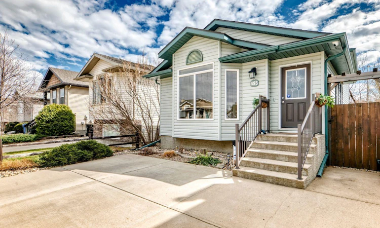 493 Squamish Lane W
