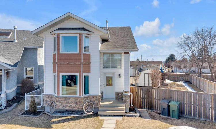 6134 52 Street Close