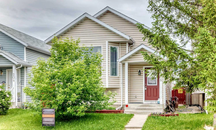 208 Erin Meadow Green SE