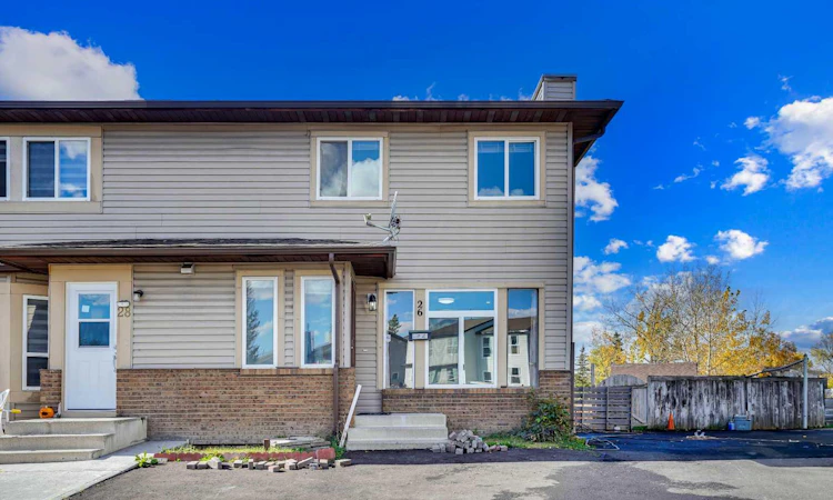26 Falmead Bay NE