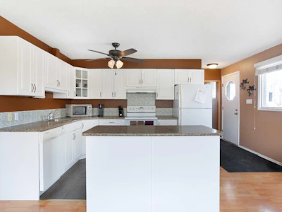 3002 10 Street - 4