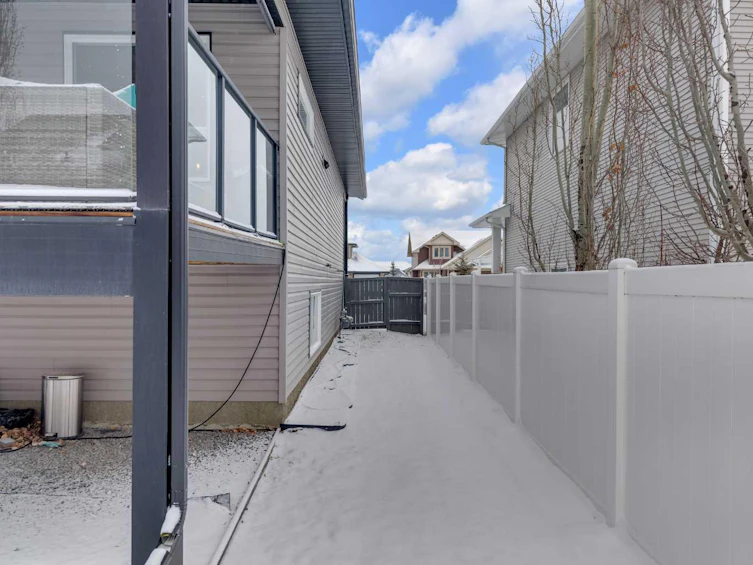 3 Elma Street, Lacombe, AB, T4L 2M3 - 9