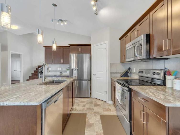 3 Elma Street, Lacombe, AB, T4L 2M3 - 18