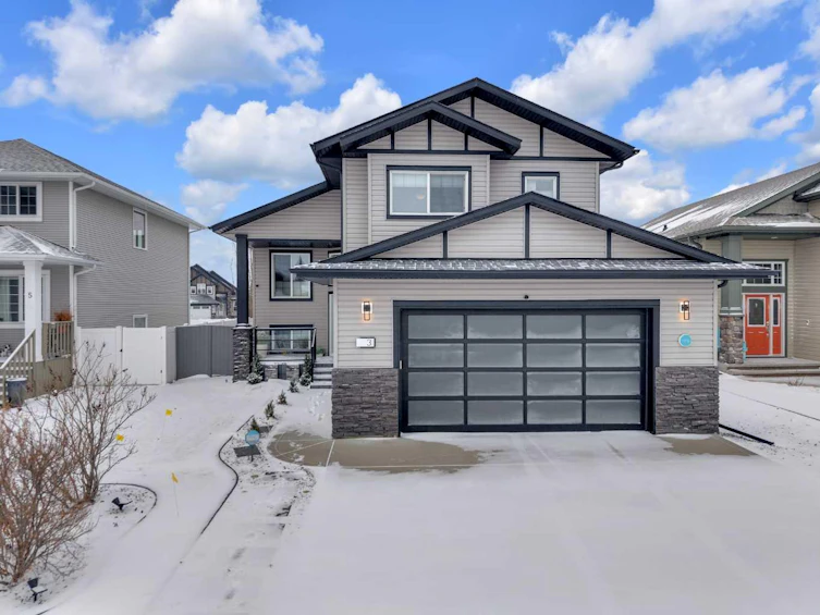 3 Elma Street, Lacombe, AB, T4L 2M3