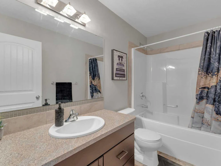 3 Elma Street, Lacombe, AB, T4L 2M3 - 44