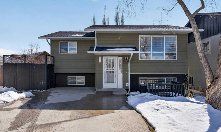 32 Fallingworth Court NE