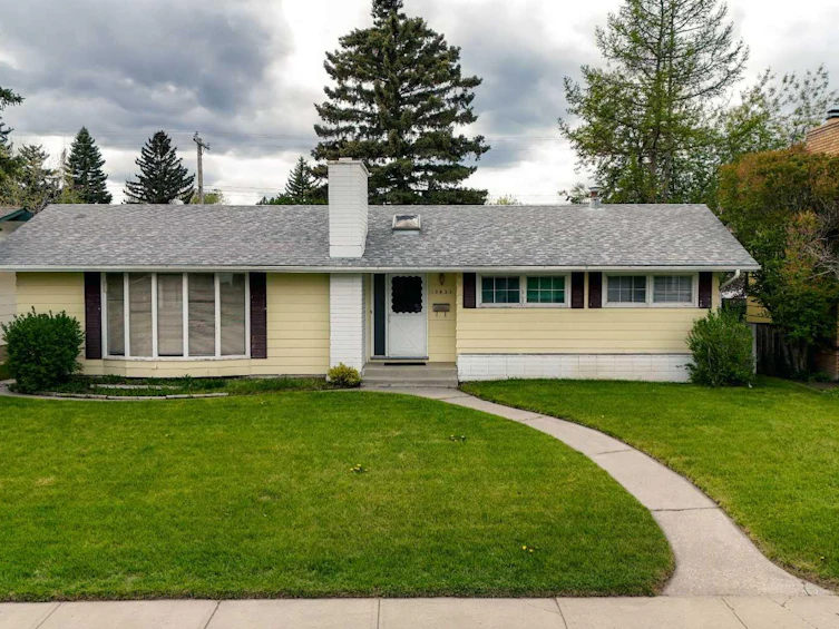10823 Maplecreek Drive SE, Calgary, AB, T2J 1V4