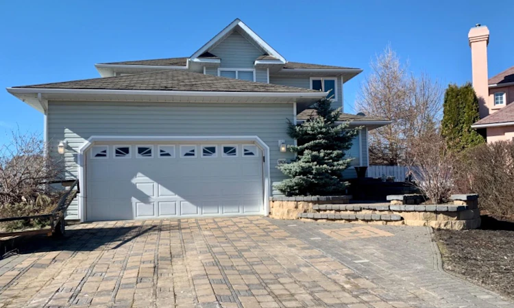 9106 93 Ave