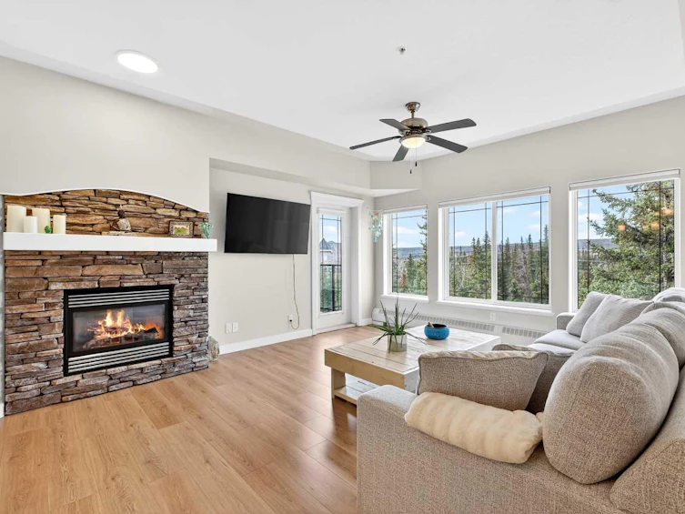 519-10 Discovery Ridge Close SW, Calgary, AB, T3H 5X3 - 3